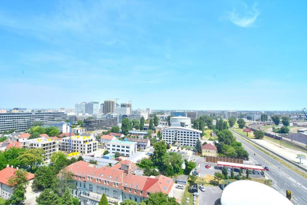 Downtown Charm With Free Parking Spot * Pozsony